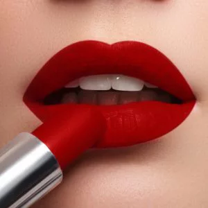 Secrets of the Trade: a clever makeup trick that will make your lips appear fuller using makeup